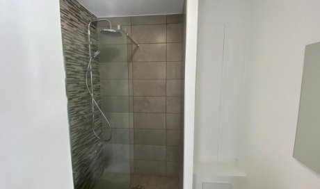 Carrelage et faience pour un appartement à Roanne Sols en Stock