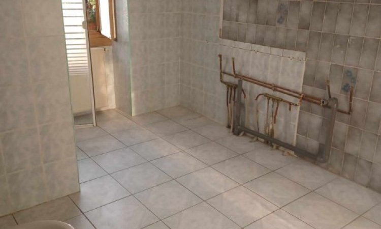 Salle de Bain effet Marbre Sahara Noir 60x120 avec Meubles à Charlieu 42 Loire